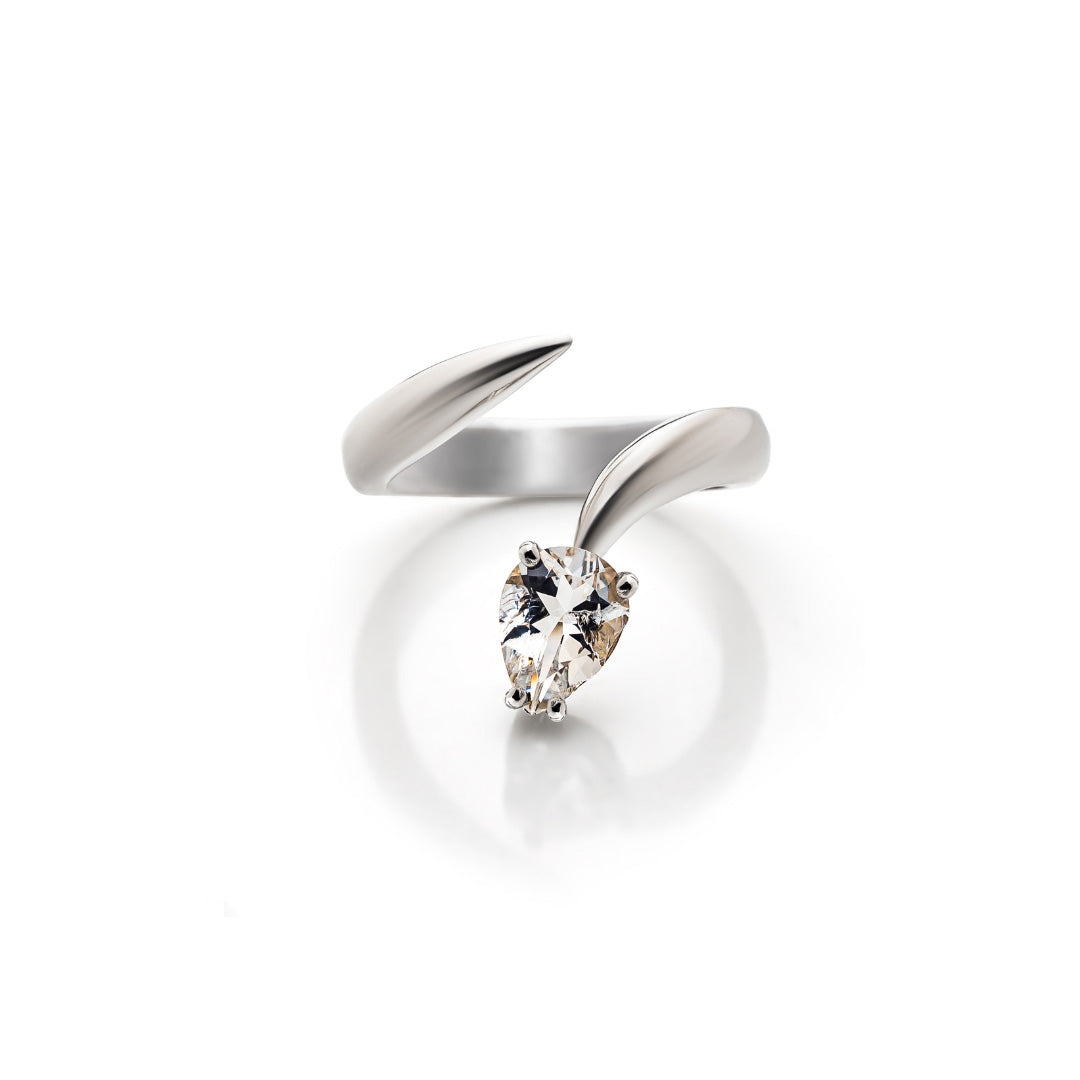 CLAW WHITE TOPAZ RING