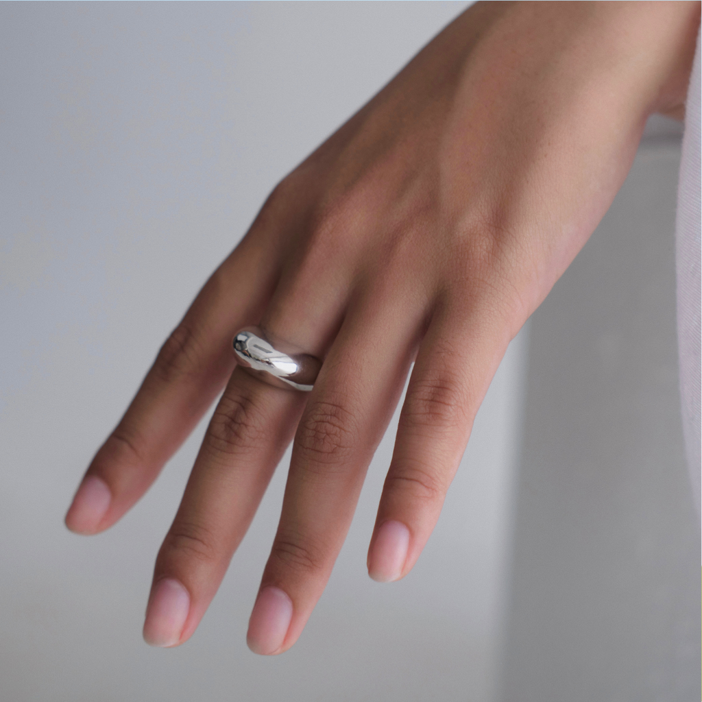 HOLLOW RING