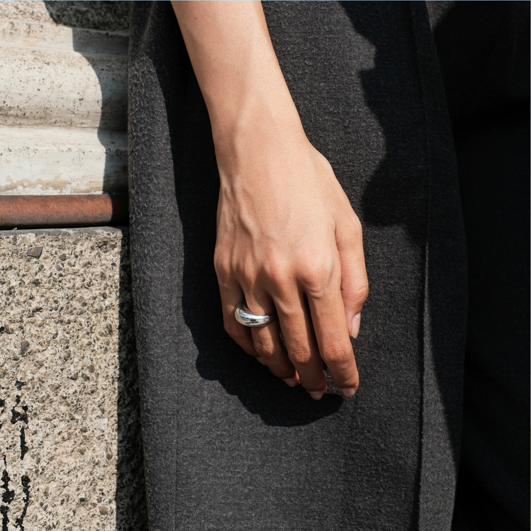 HOLLOW RING
