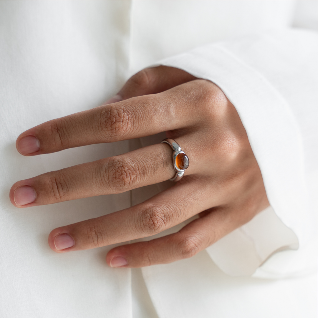 MONOCHROME GARNET SMALL RING