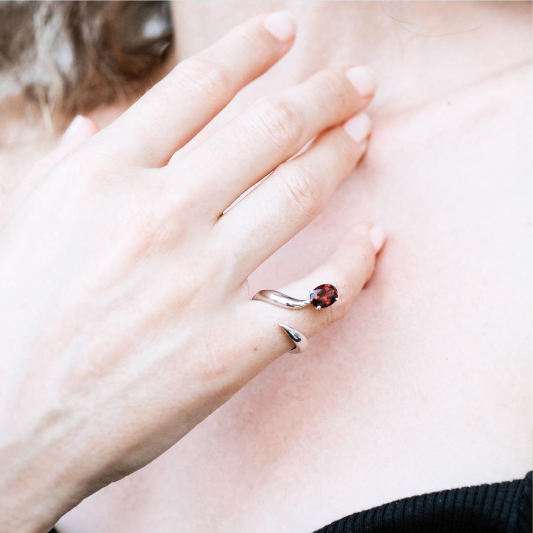CLAW GARNET RING