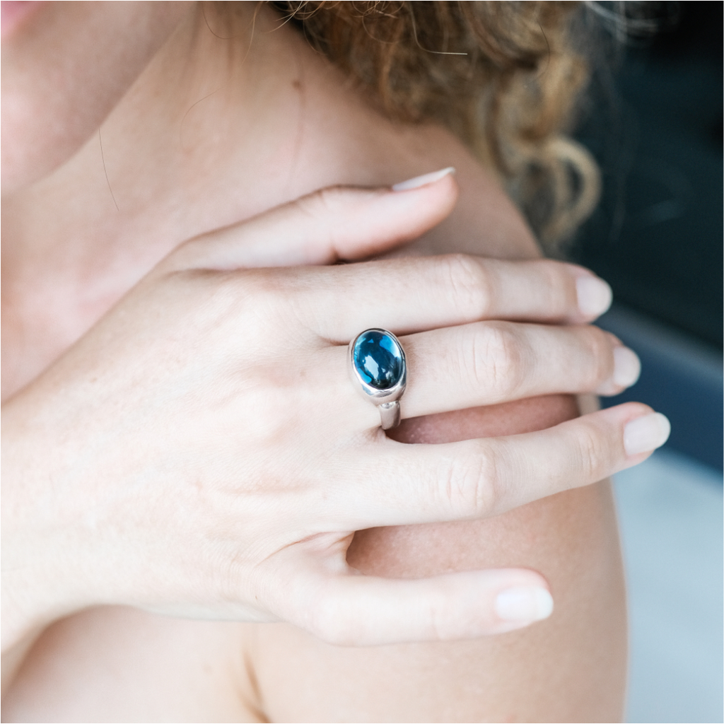 MONOCHROME TOPAZ LONDON RING