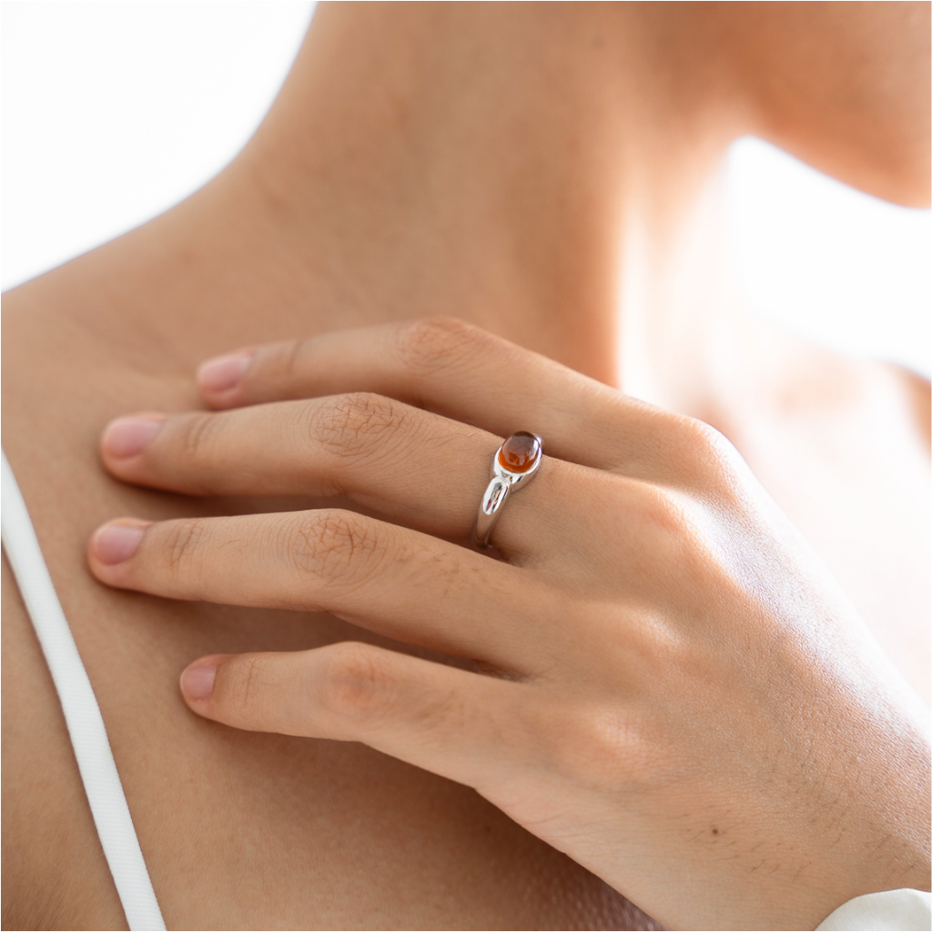 MONOCHROME GARNET SMALL RING