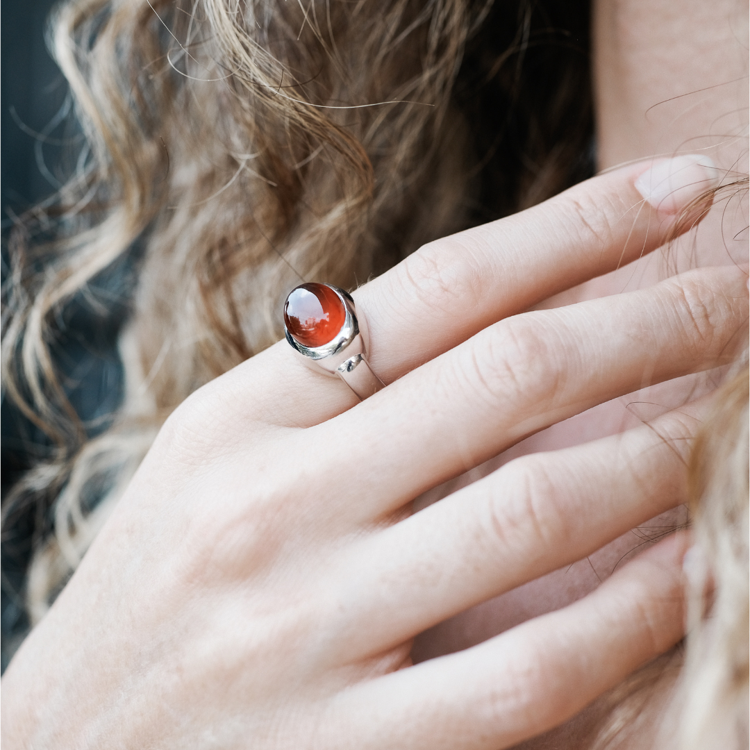 MONOCHROME GARNET RING