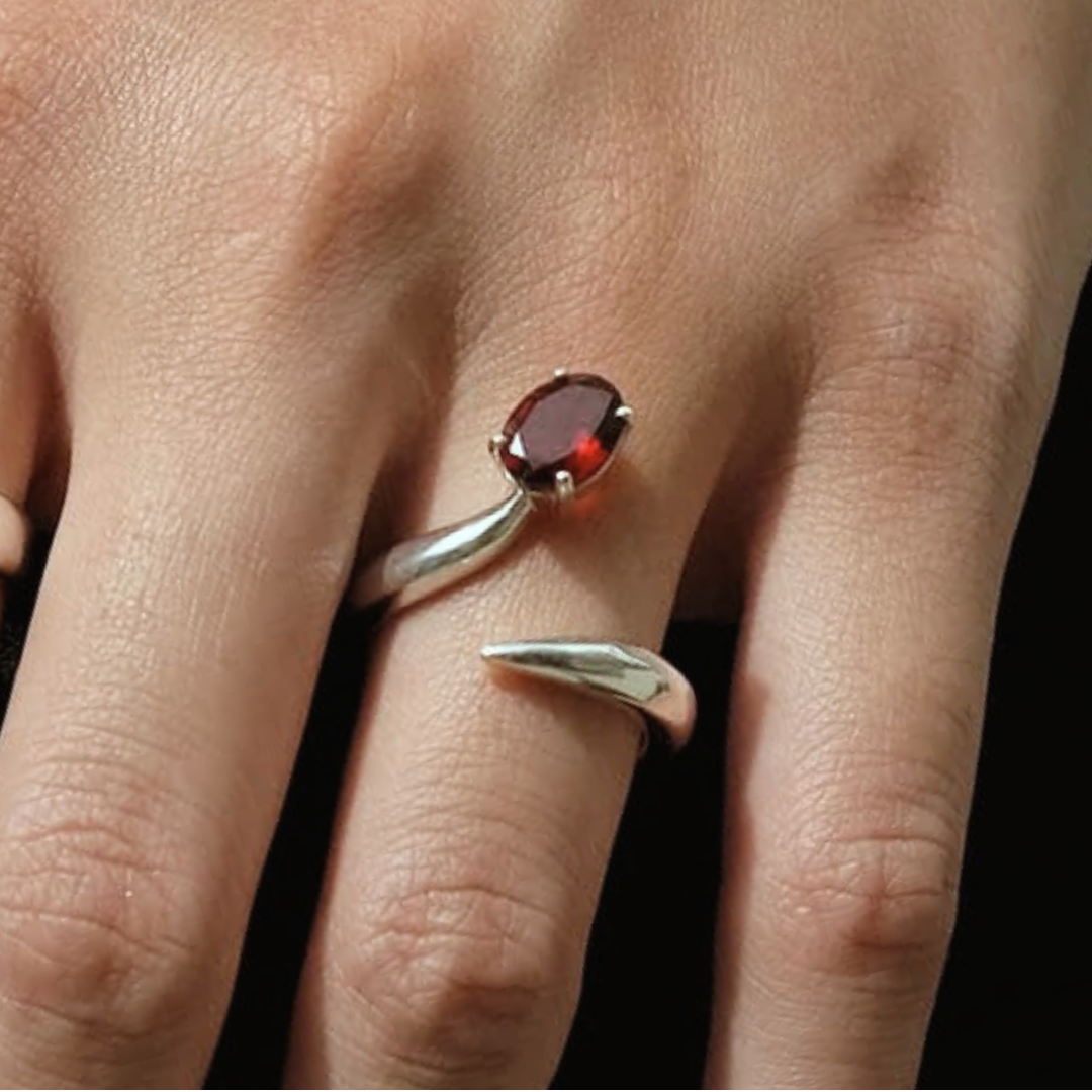CLAW GARNET RING