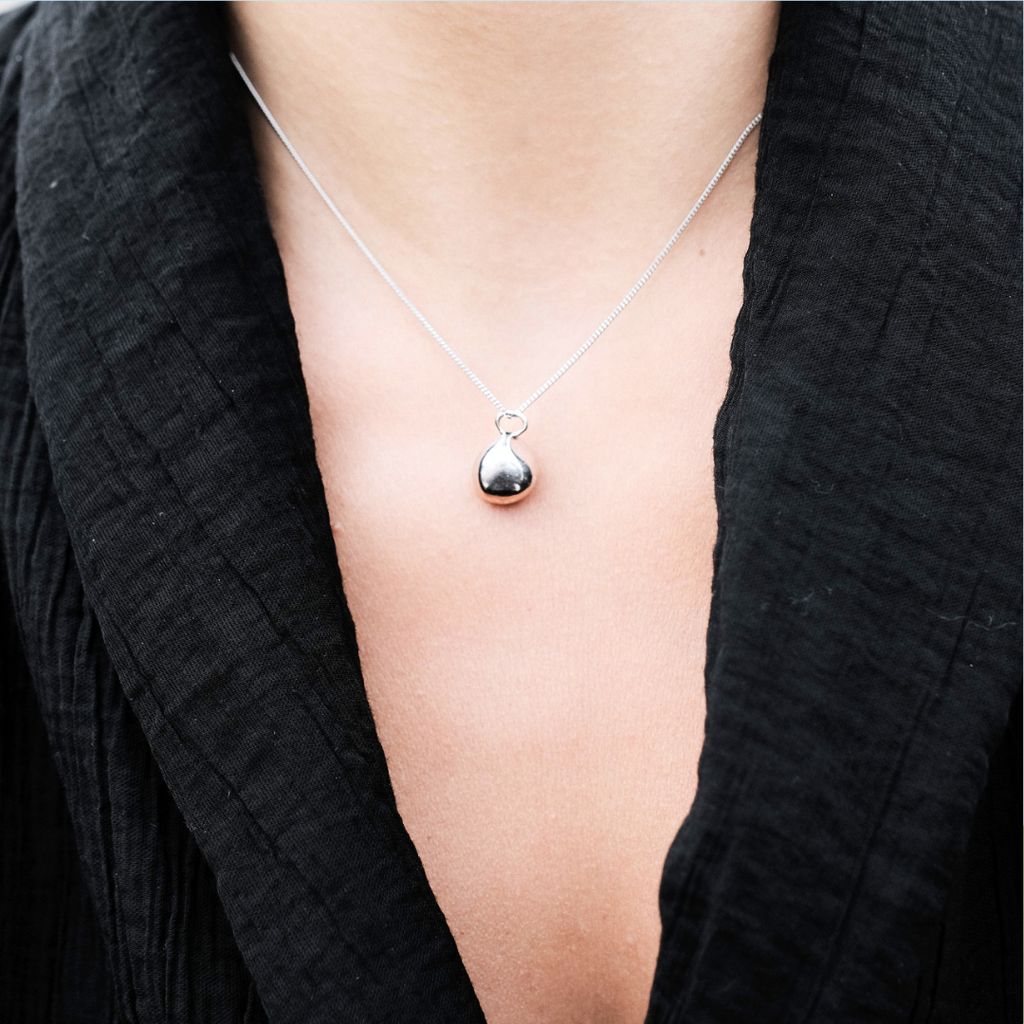 PEBBLE NECKLACE