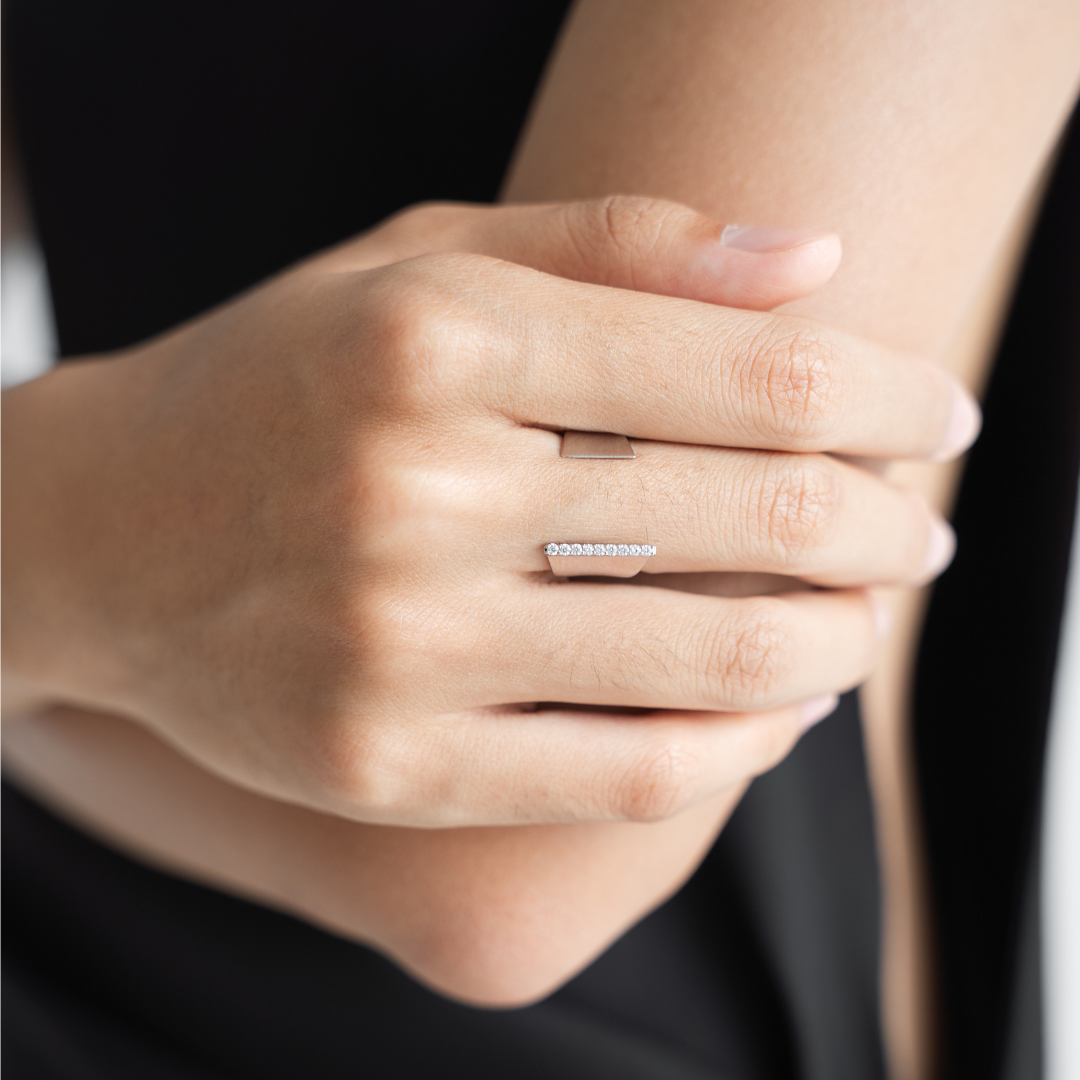 OPEN SHIELD RING CZ DAILY