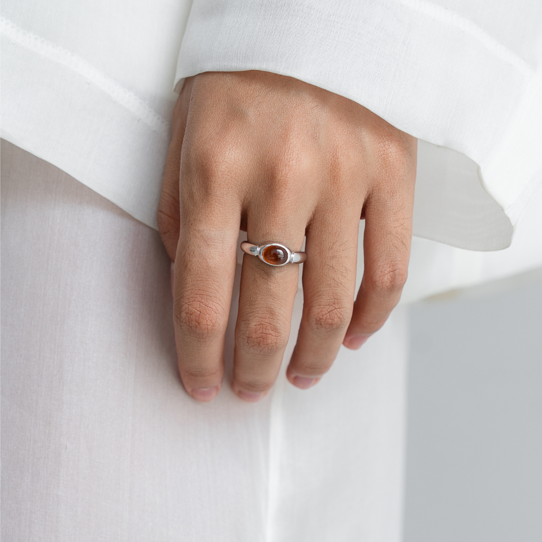 MONOCHROME GARNET SMALL RING