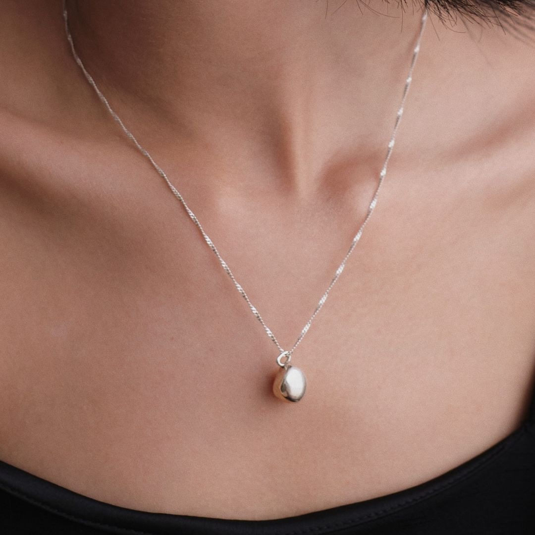 PEBBLE NECKLACE