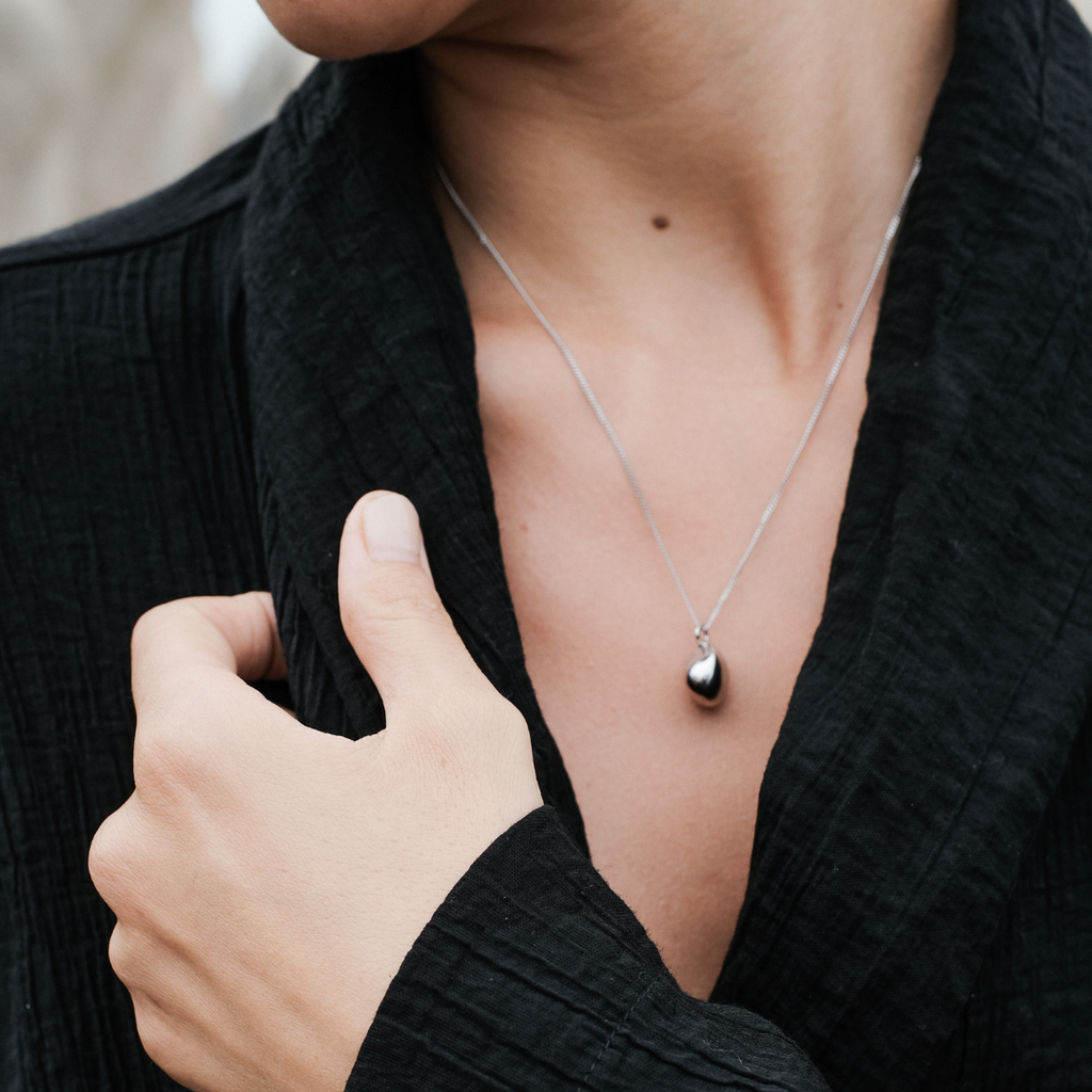 PEBBLE NECKLACE