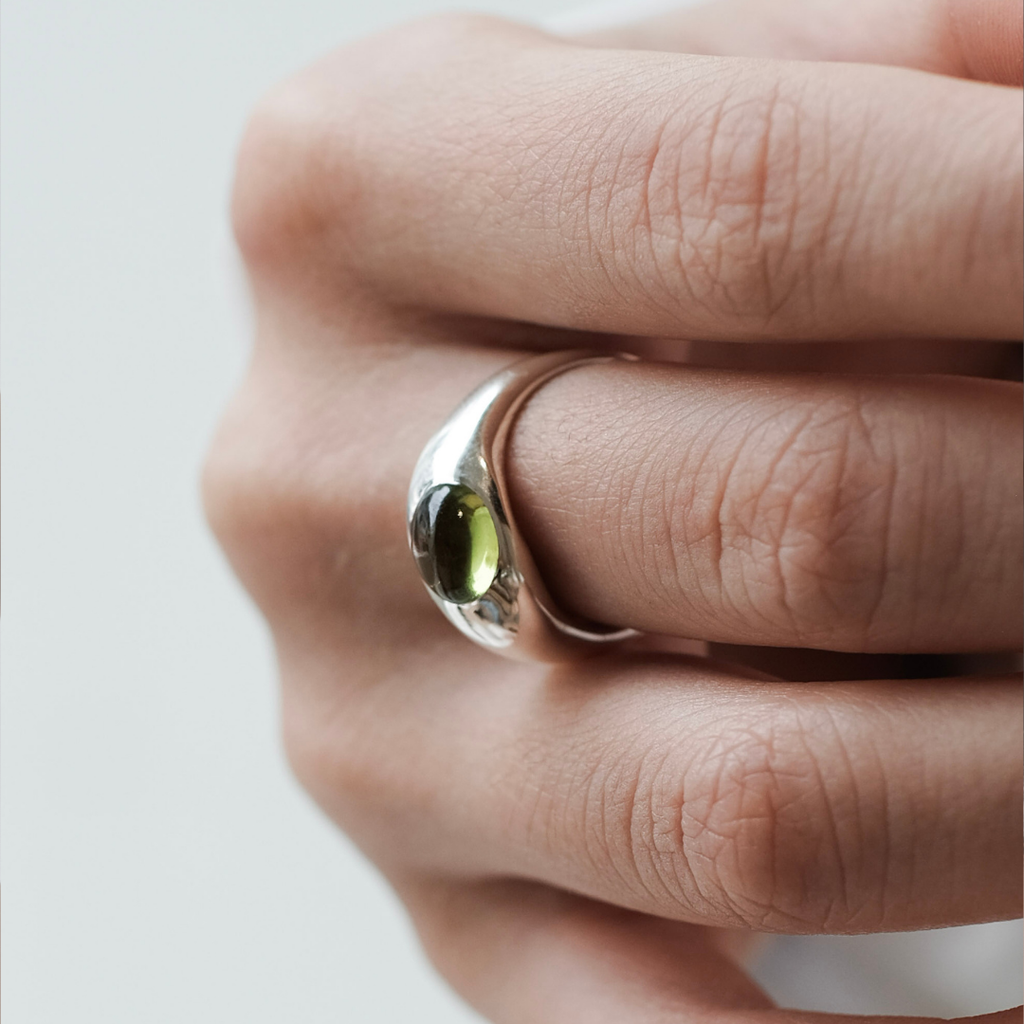 CURVE PERIDOT RING