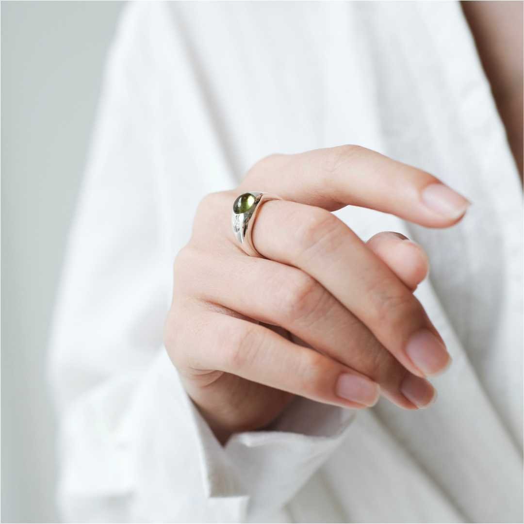 CURVE PERIDOT RING