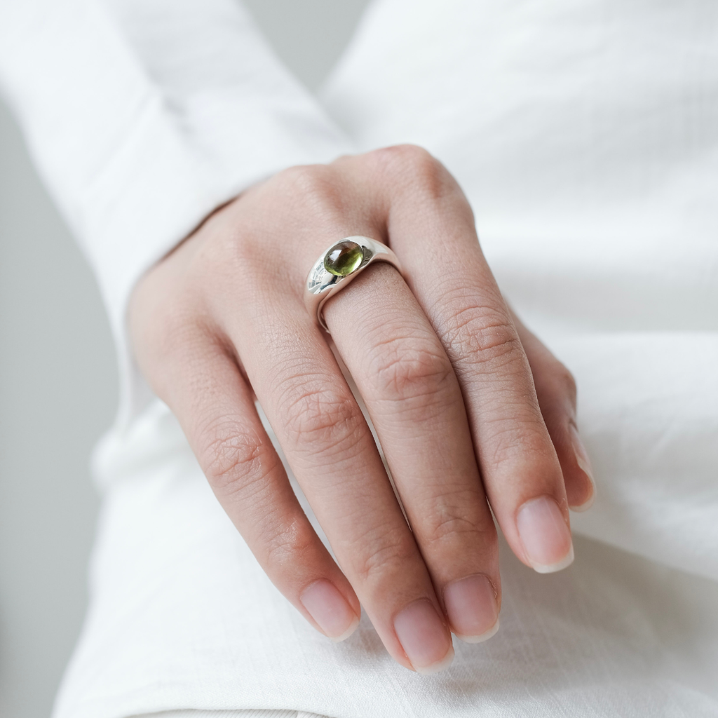 CURVE PERIDOT RING
