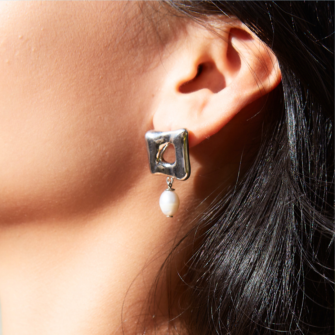 TENDER STONES PEARL EARRINGS