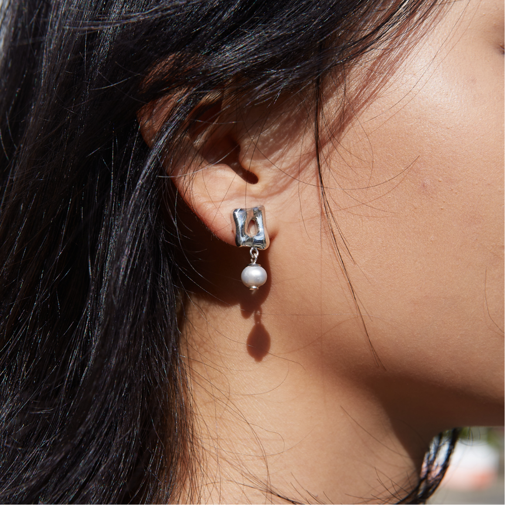 TENDER STONES PEARL EARRINGS