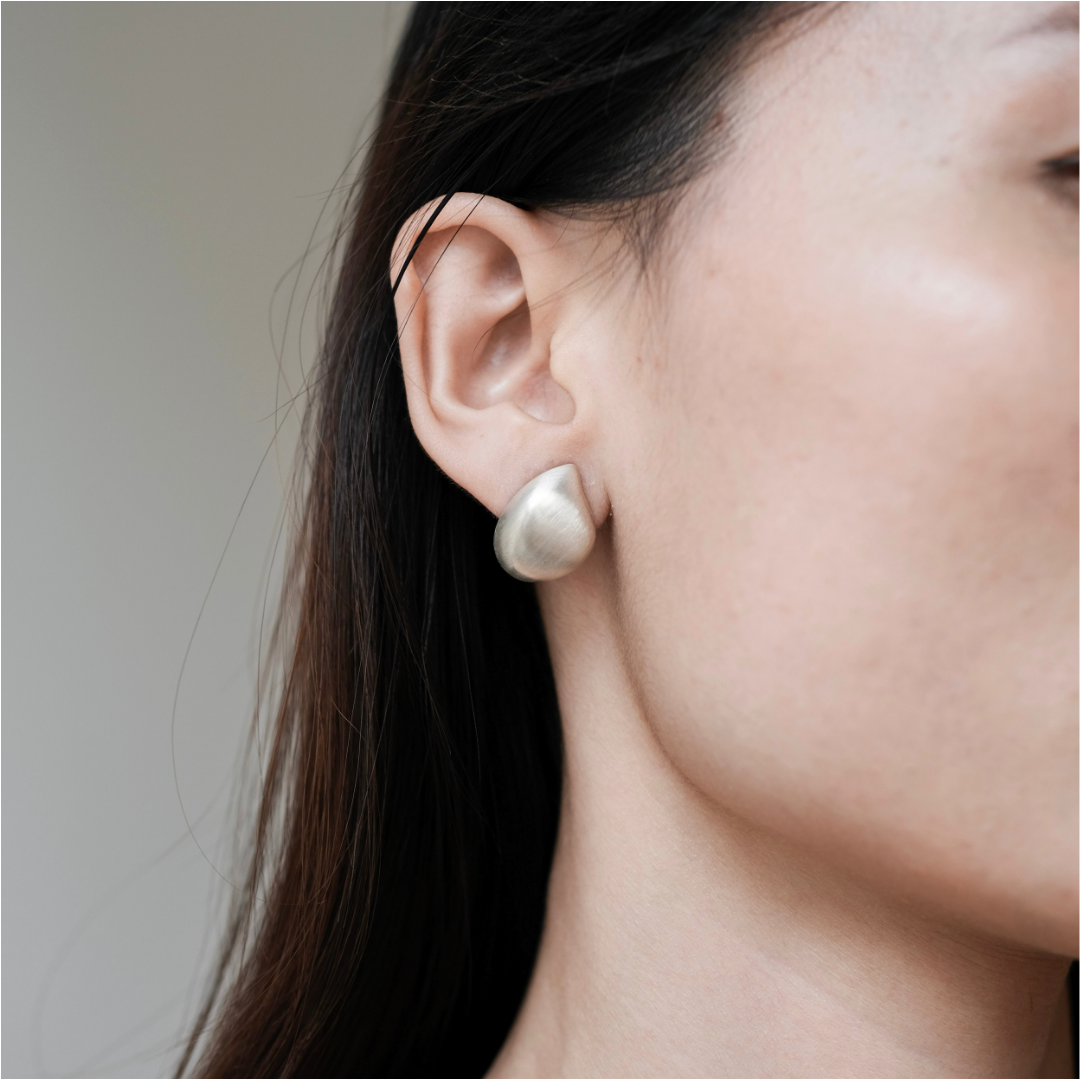 DROP EARRINGS