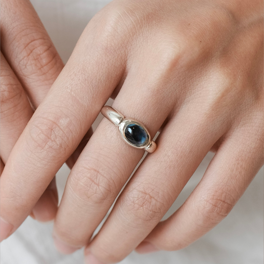 MONOCHROME TOPAZ LONDON SMALL RING
