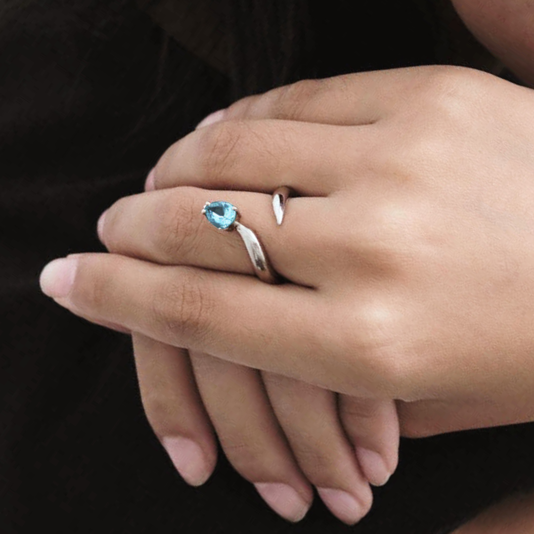 CLAW SWISS TOPAZ RING
